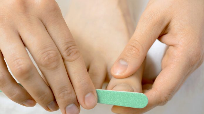 Falsche bzw. mangelhafte Fuß– und Nagelpflege